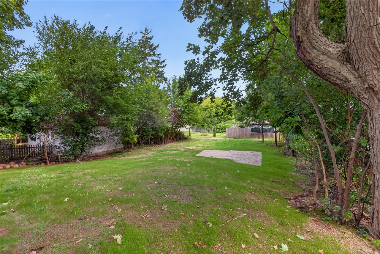 2nd image of 1111 Lansing Ave, Jackson, MI 49202 | MLS# 70539506
