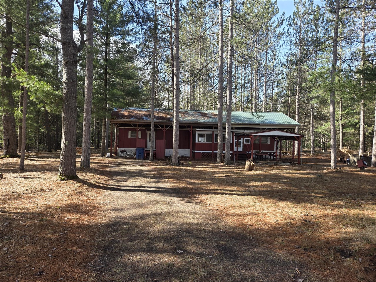 1st image of 1909 W 16th St, Baldwin, MI 49304 | MLS# 70539711