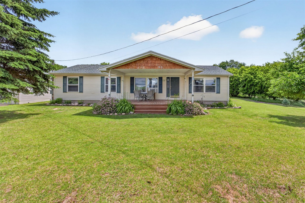 Homes for sale in Edmore, MI | 5110 N Cedar Lake Rd, Edmore, MI 48829 | MLS# 70539851