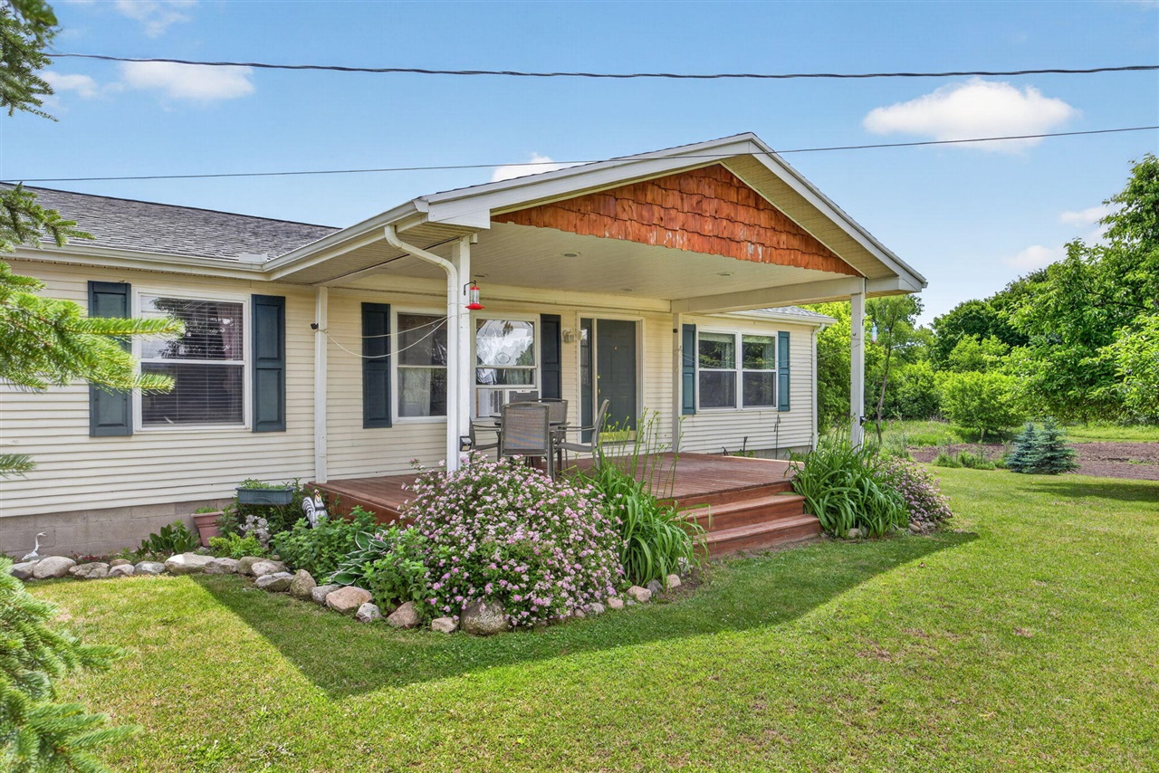 Homes for sale in Edmore, MI | 5110 N Cedar Lake Rd, Edmore, MI 48829 | MLS# 70539851