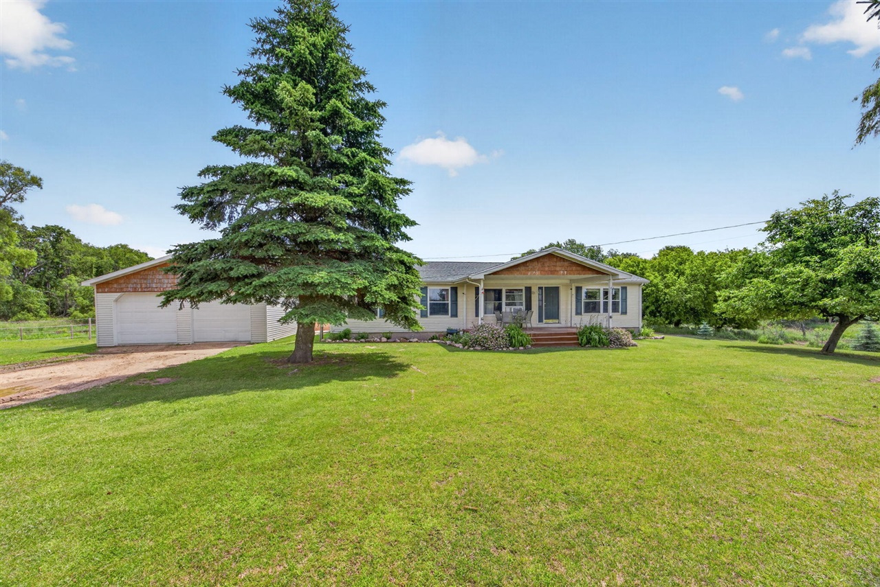 Homes for sale in Edmore, MI | 5110 N Cedar Lake Rd, Edmore, MI 48829 | MLS# 70539851