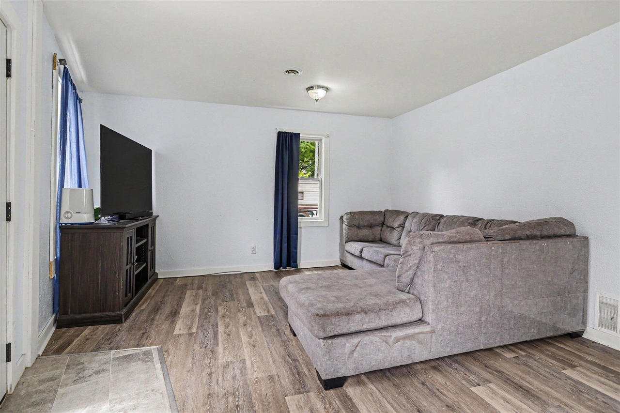 4th image of 307 E Telegraph St, Dowagiac, MI 49047 | MLS# 70539858