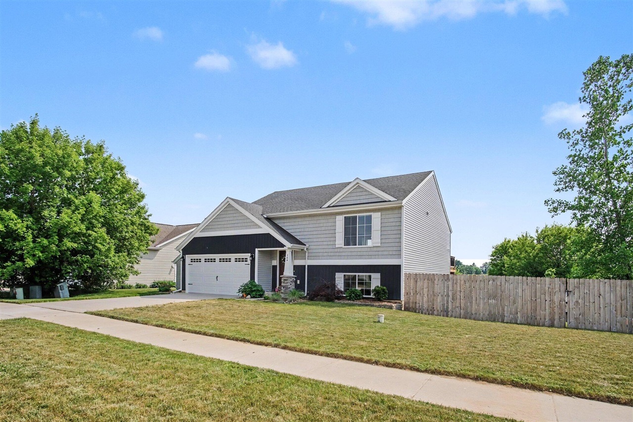 Homes for sale in Kent City, MI | 264 Vansen Dr, Kent City, MI 49330 | MLS# 70539983