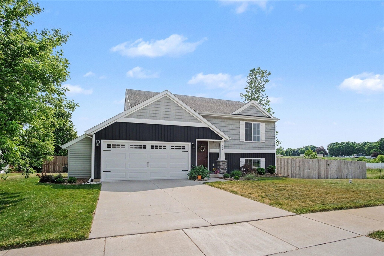 Homes for sale in Kent City, MI | 264 Vansen Dr, Kent City, MI 49330 | MLS# 70539983