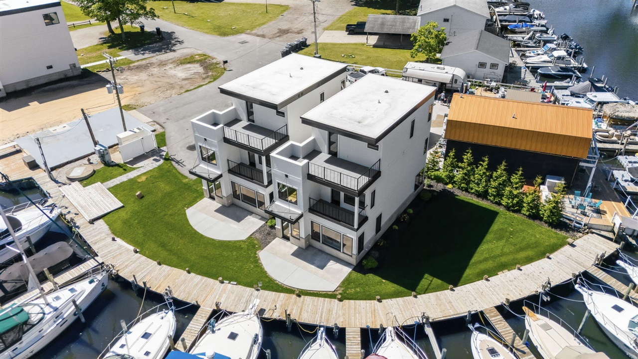 3rd image of 1 N Bailey Ave #1, South Haven, MI 49090 | MLS# 70540121