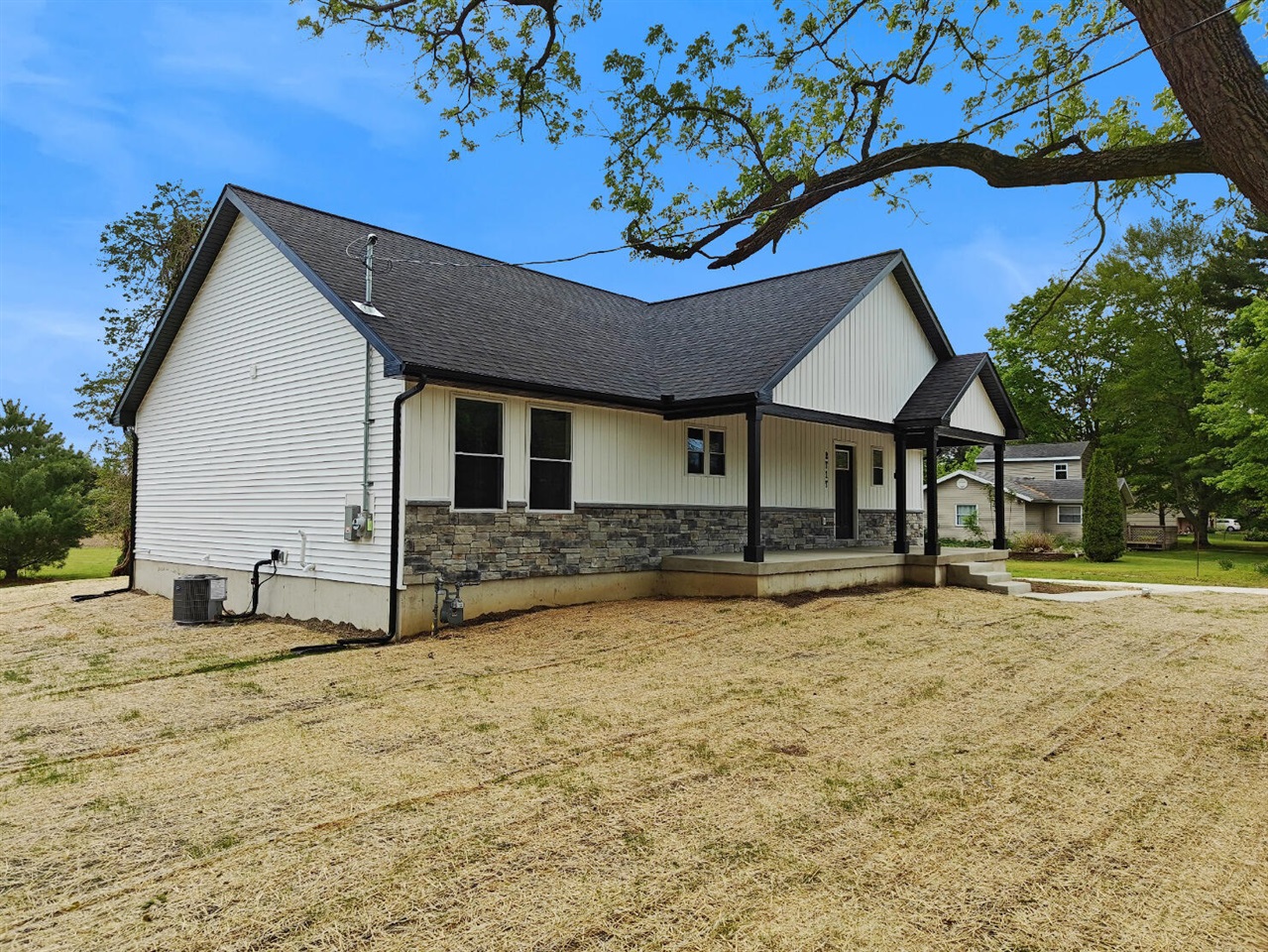 5th image of 2717 Kerlikowske Rd, Benton Harbor, MI 49022 | MLS# 70540679