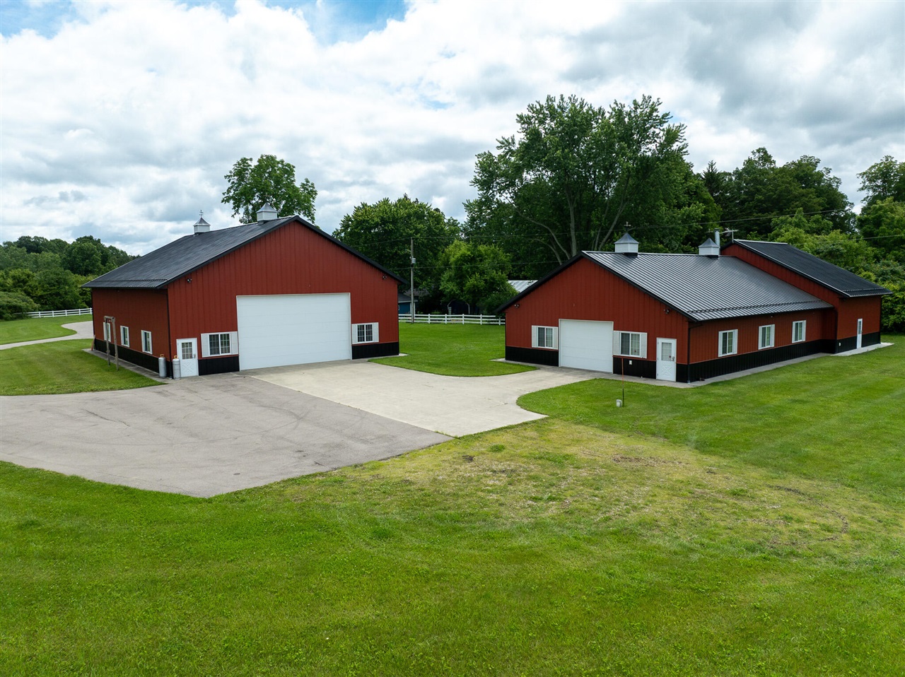 Photo 2 of Single family home for sale at 5075 Weiser Rd, Niles, MI 49120 | MLS# 70541291 | Listing updated on 2026-09-14