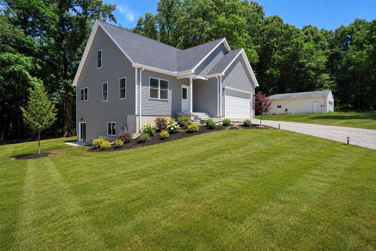 1st image of 1823 N Sutton Rd, Jackson, MI 49202 | MLS# 70541467