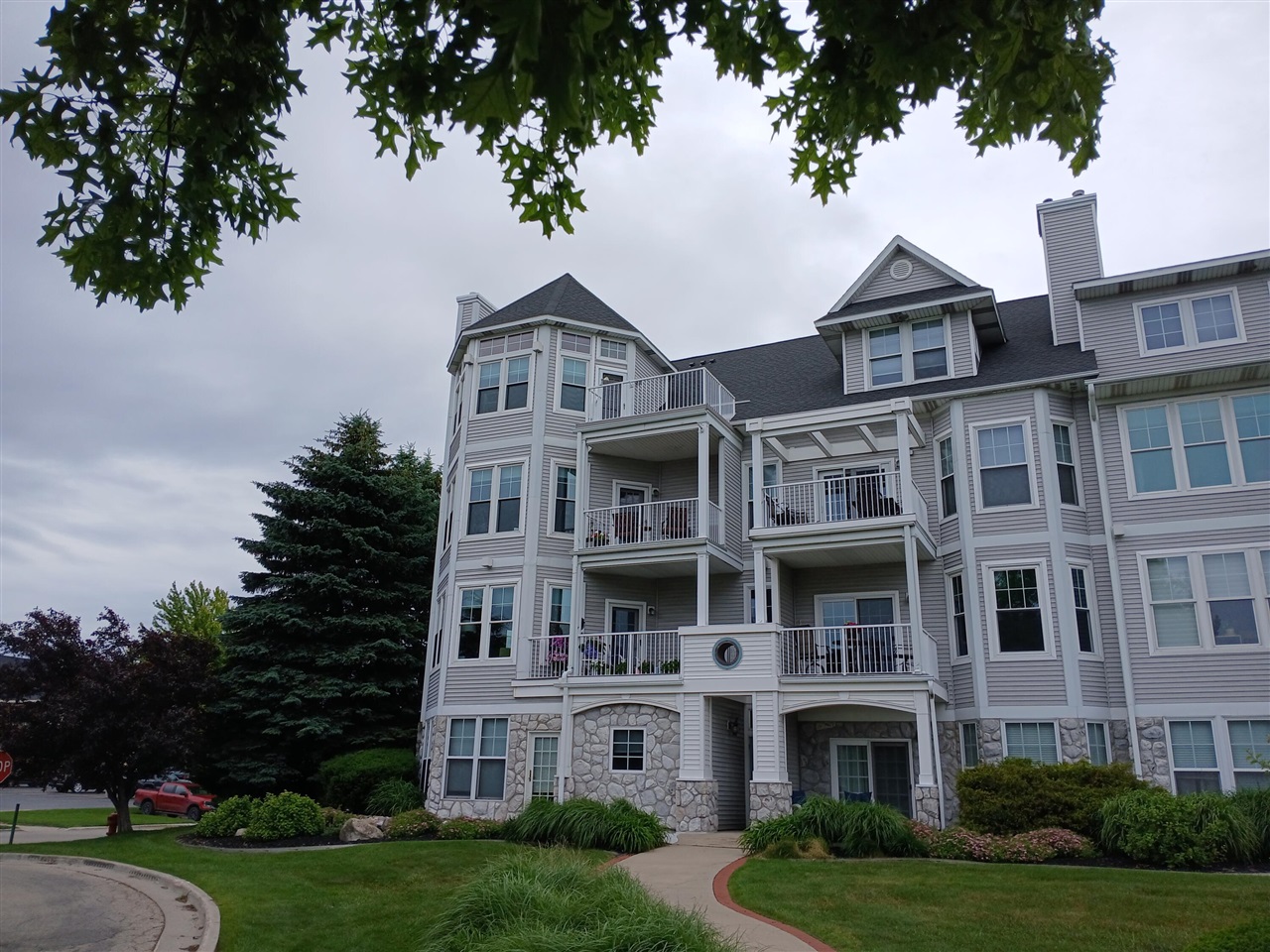 Homes for sale in Ludington, MI | 300 S Rath Ave #5, Ludington, MI 49431 | MLS# 70541488