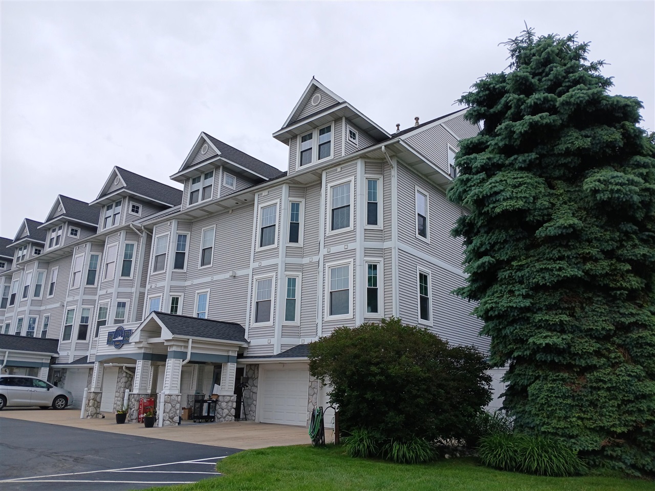 Homes for sale in Ludington, MI | 300 S Rath Ave #5, Ludington, MI 49431 | MLS# 70541488