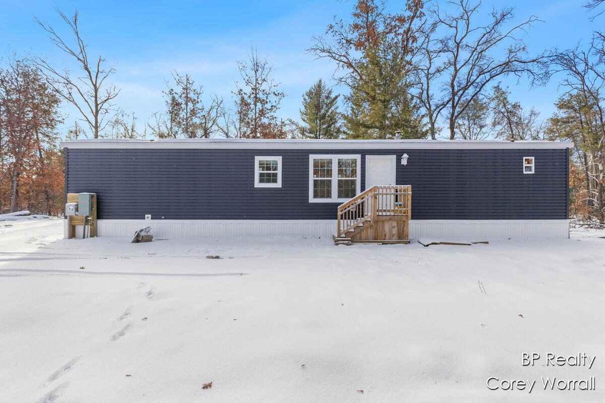 Homes for sale in Idlewild, MI | 5017 S Sunray Ct, Idlewild, MI 49642 | MLS# 70541496