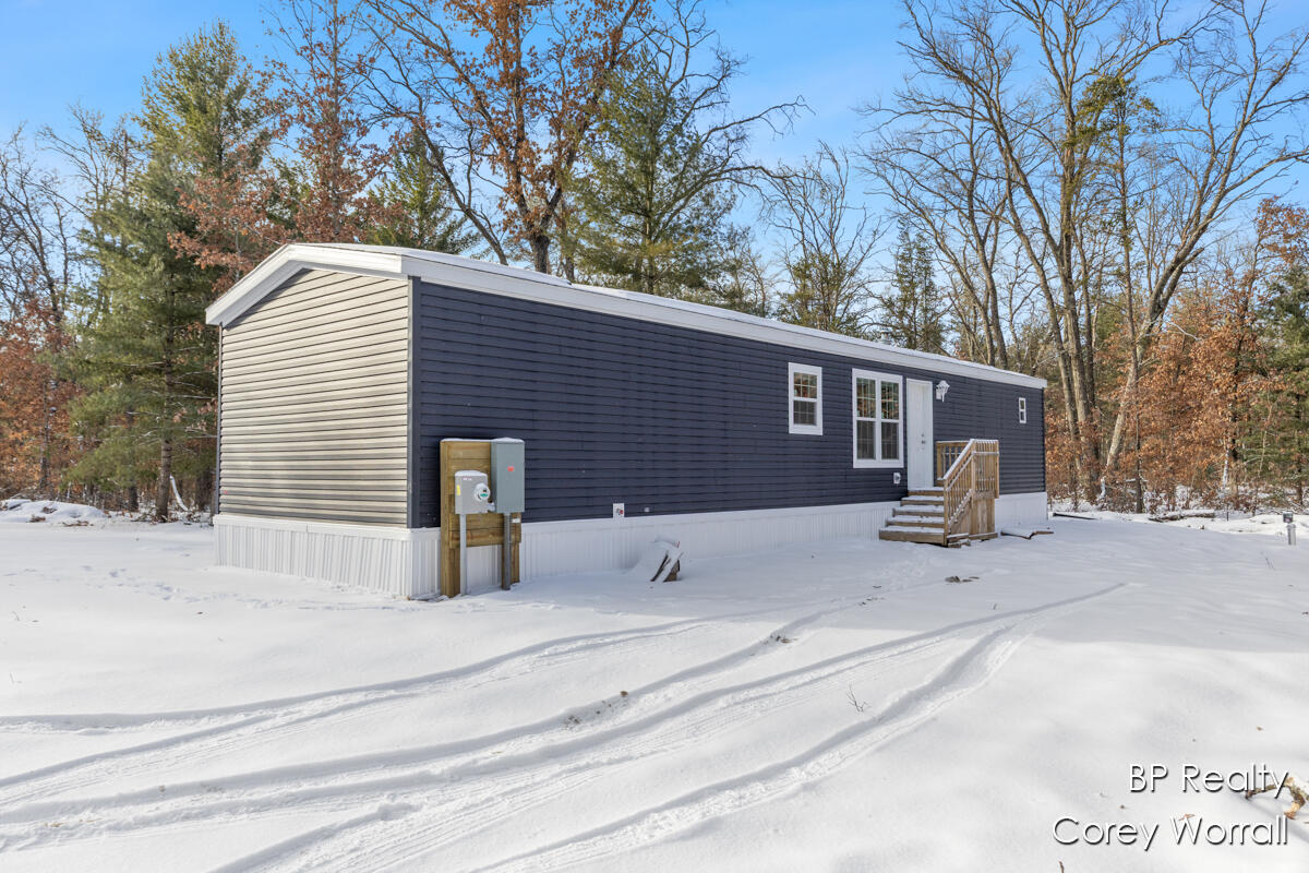 Homes for sale in Idlewild, MI | 5017 S Sunray Ct, Idlewild, MI 49642 | MLS# 70541496
