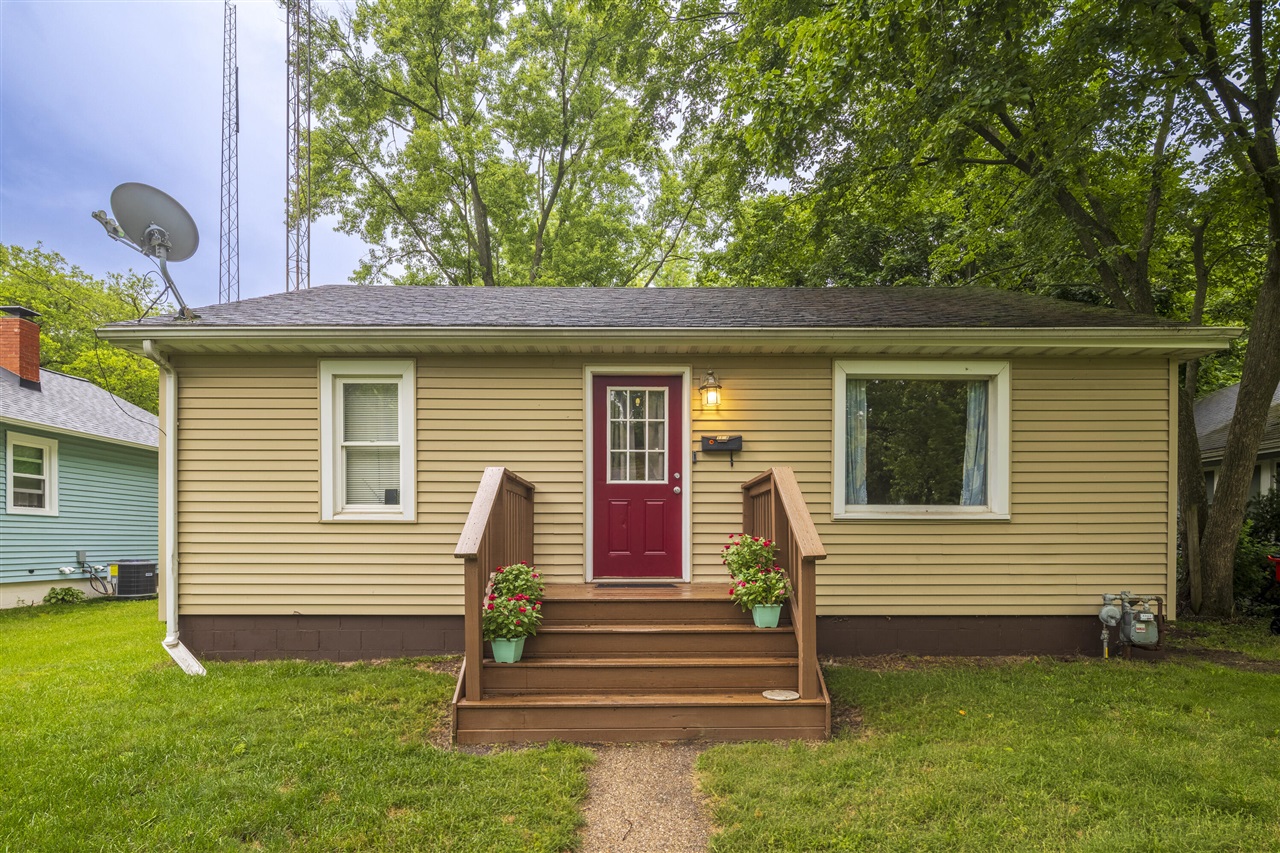 1st image of 1148 Lavette Ave, Benton Harbor, MI 49022 | MLS# 70541720