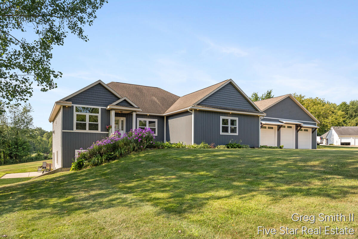 Photo 3 of Single family home for sale at 884 Stoney Hl Ct, Wayland, MI 49348 | MLS# 70541789 | Listing updated on 2026-09-30