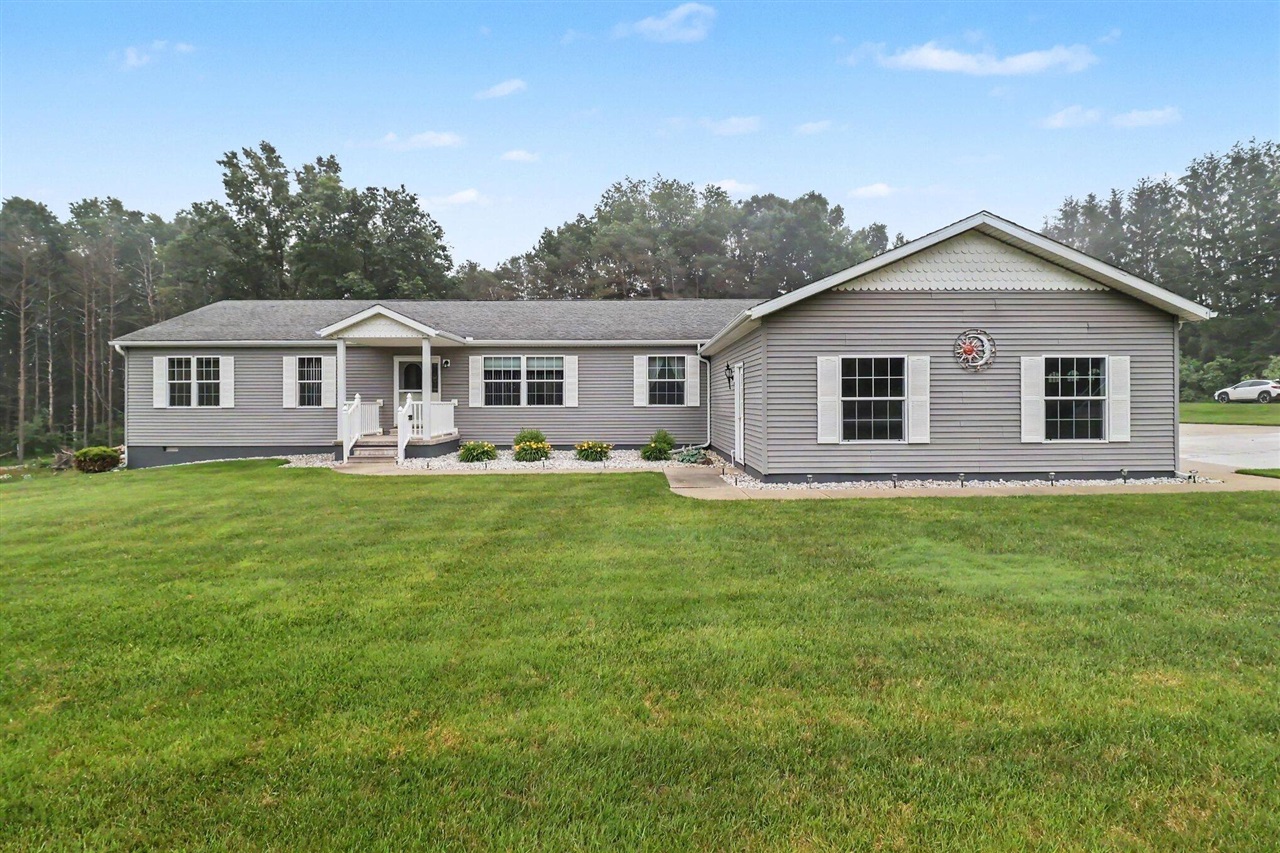 1st image of 986 W Fox Farm Rd, Manistee, MI 49660 | MLS# 70542076