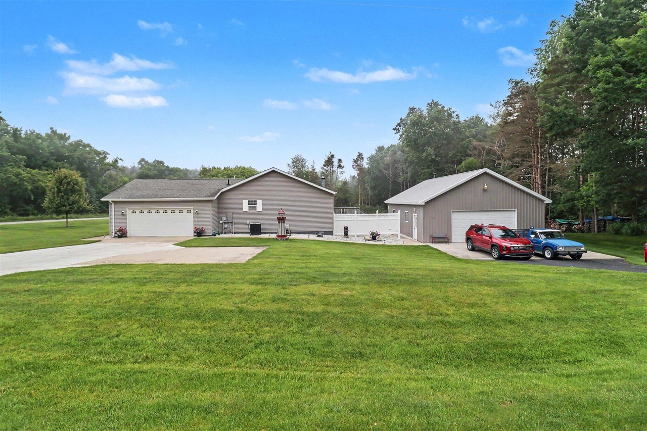 4th image of 986 W Fox Farm Rd, Manistee, MI 49660 | MLS# 70542076