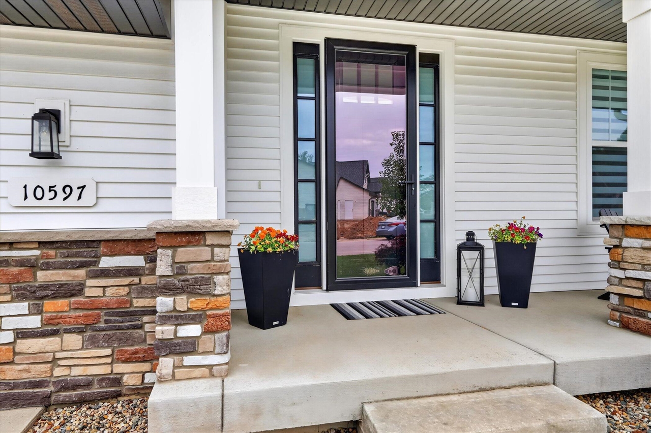 4th image of 10597 Sharon Lee Ln, Portage, MI 49024-6817