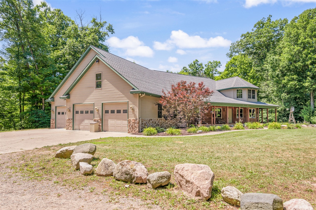 1st image of 10810 Ingersoll Dr, Howard City, MI 49329 | MLS# 70542133