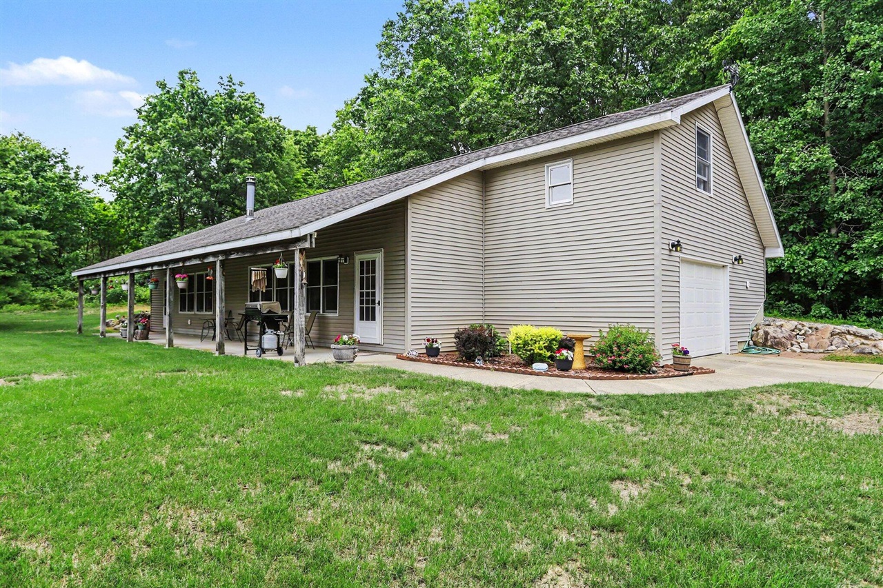1st image of 21641 Pine Lake Rd, Battle Creek, MI 49014 | MLS# 70542226