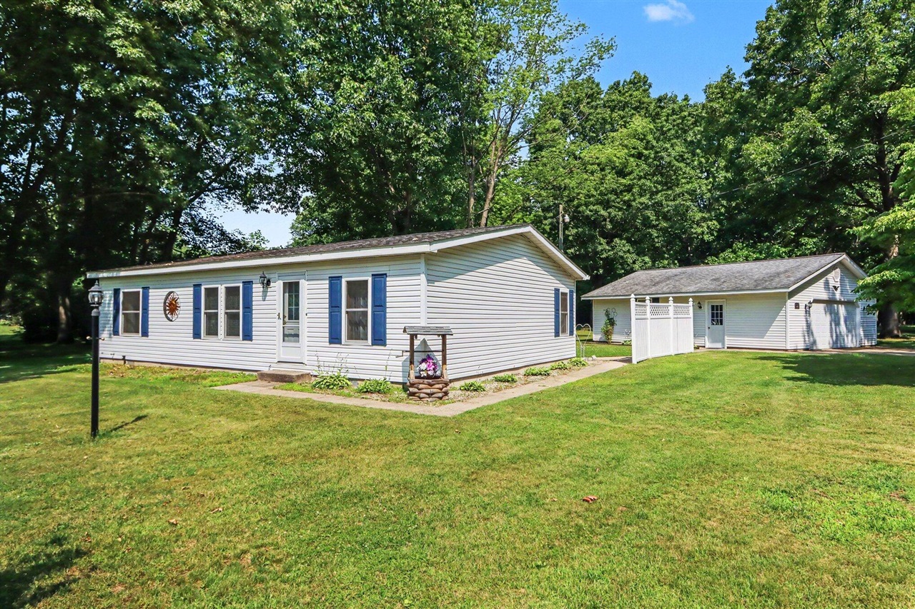 Homes for sale in Constantine, MI | 14164 Riverside Dr, Constantine, MI 49042 | MLS# 70542565