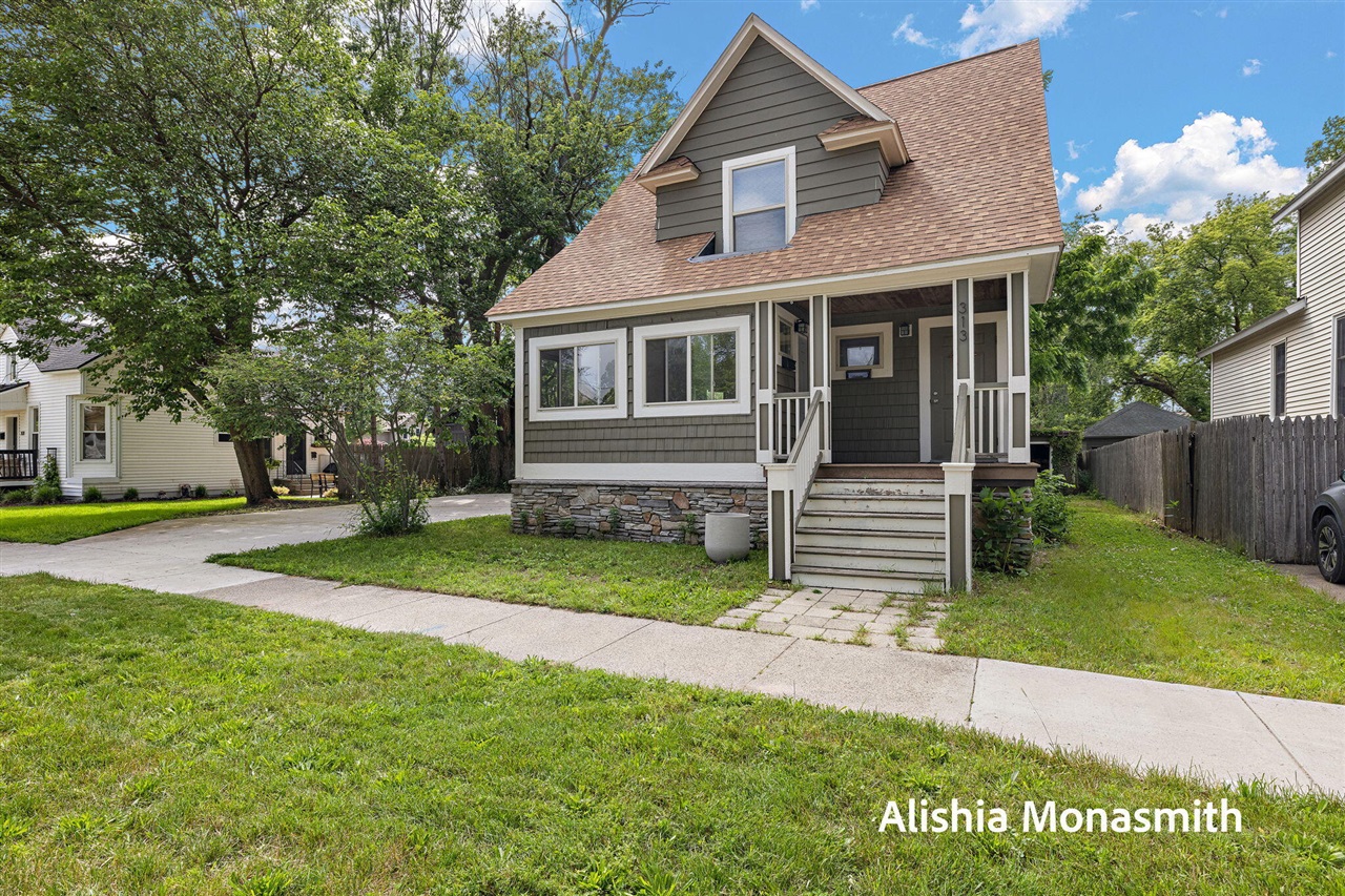 2nd image of 313 N 5th St, Grand Haven, MI 49417 | MLS# 70542571