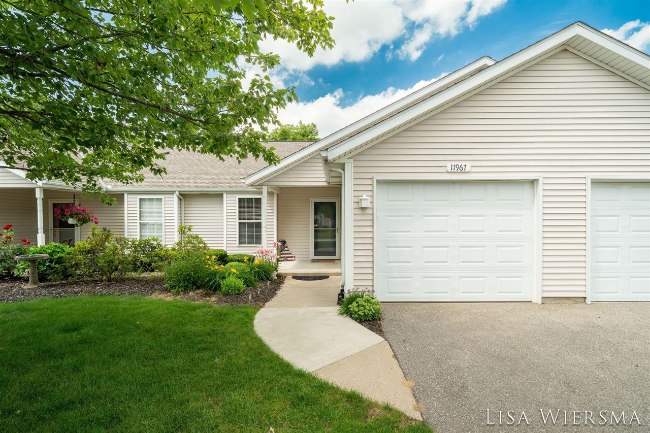 Homes for sale in Holland, MI | 11967 Willow Wood Ln, Holland, MI 49424 | MLS# 70542644