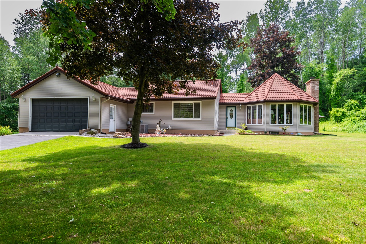 1st image of 989 Ne Mccabe Ave, Ada, MI 49301 | MLS# 70542697