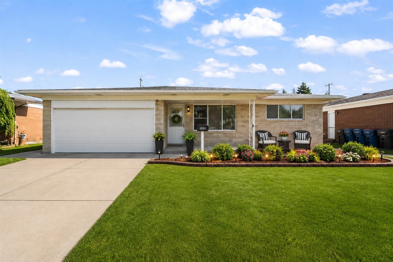 2nd image of 14358 Talbot Dr, Warren, MI 48088 | MLS# 70542758