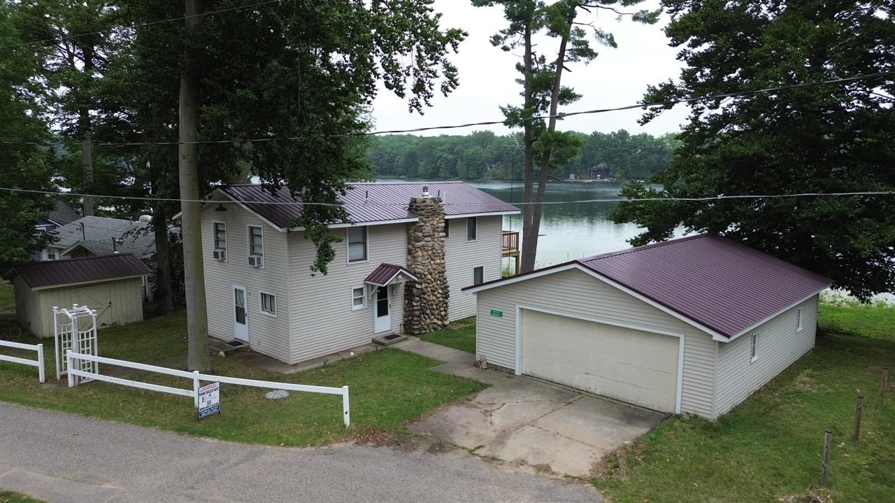 1st image of 141 S Beechwood Dr, Stanton, MI 48888 | MLS# 70542841