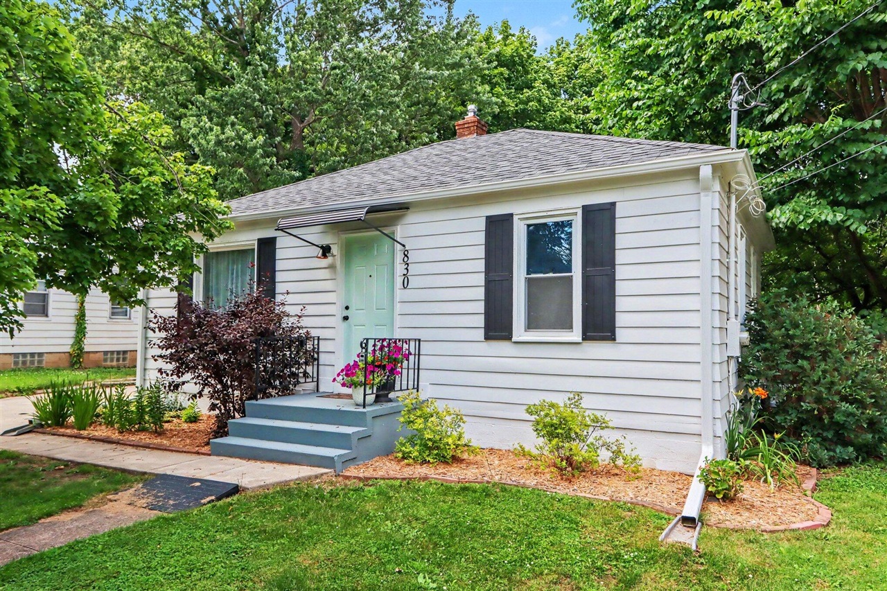 1st image of 830 Edison St, Kalamazoo, MI 49004 | MLS# 70542902