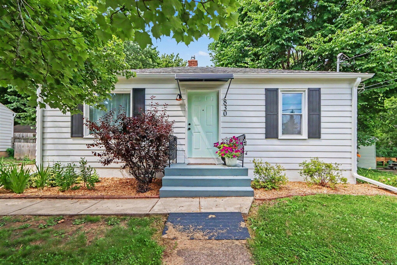 2nd image of 830 Edison St, Kalamazoo, MI 49004 | MLS# 70542902