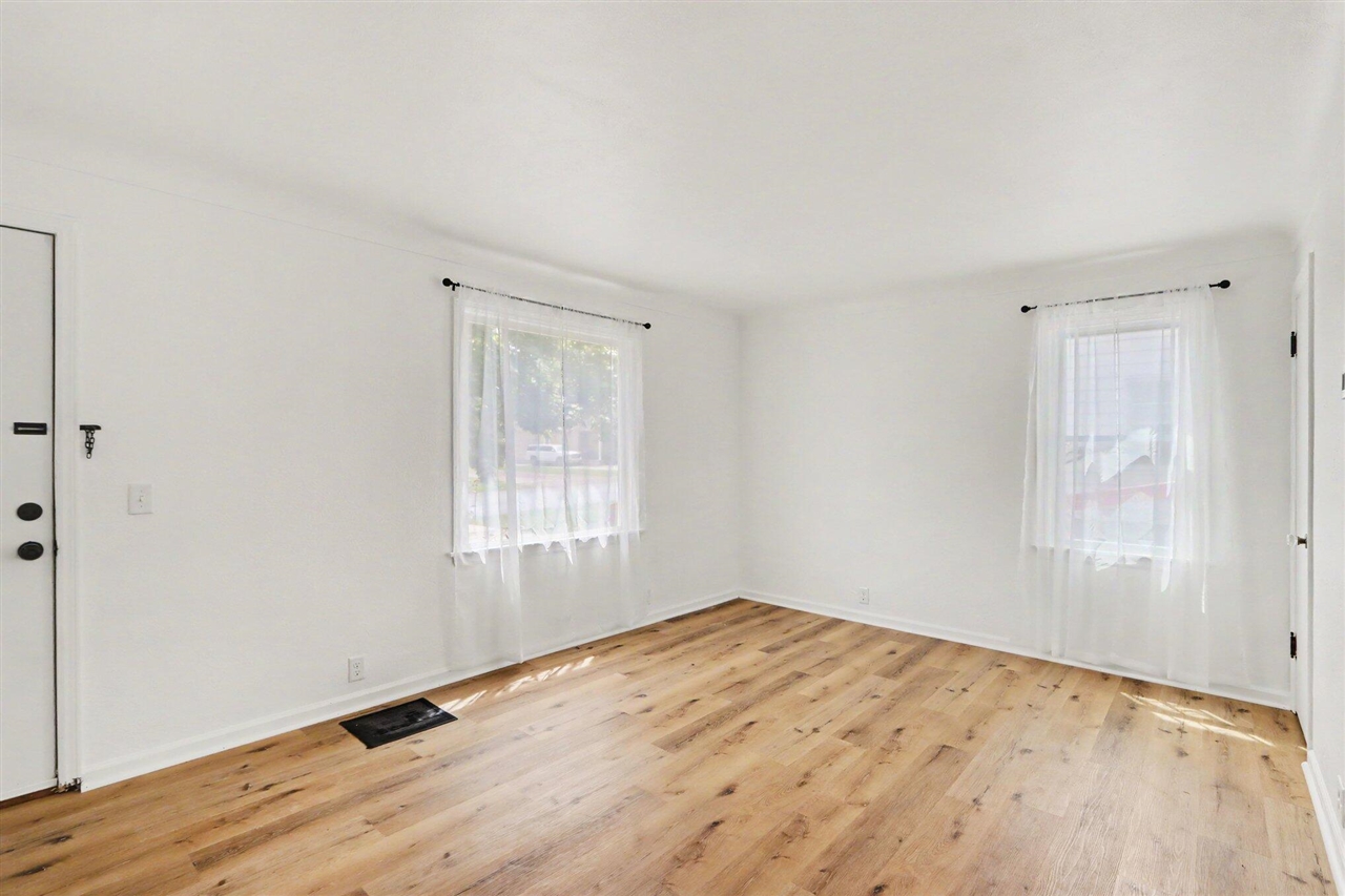 5th image of 830 Edison St, Kalamazoo, MI 49004 | MLS# 70542902