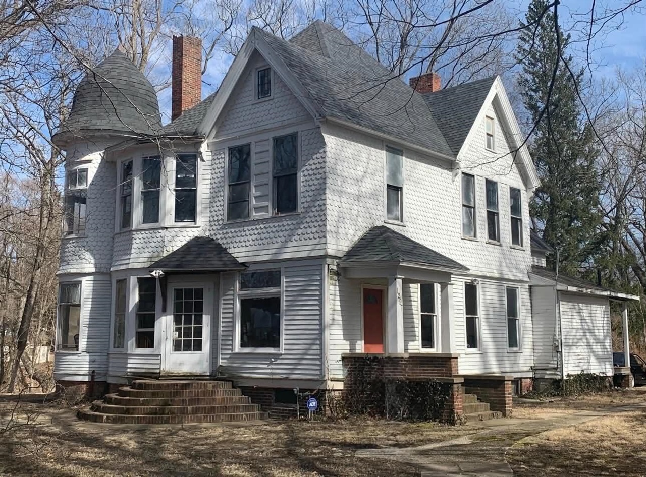 1st image of 1297 Colfax Ave, Benton Harbor, MI 49022 | MLS# 70543016