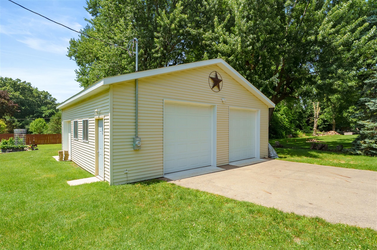 2nd image of 68334 Apple Ln, Benton Harbor, MI 49022 | MLS# 70543035