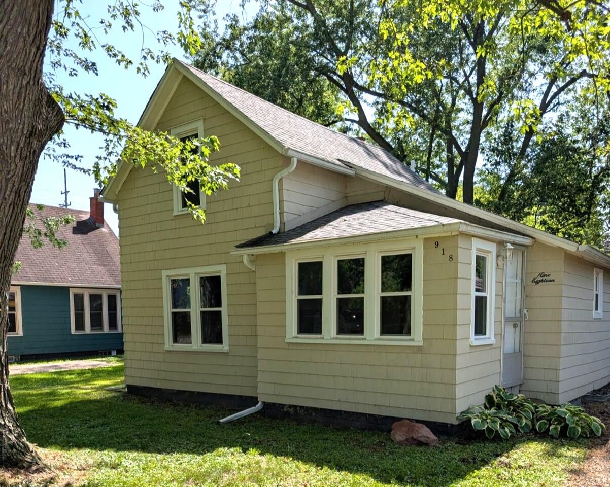 2nd image of 918 Wayne St, Jackson, MI 49202 | MLS# 70543204