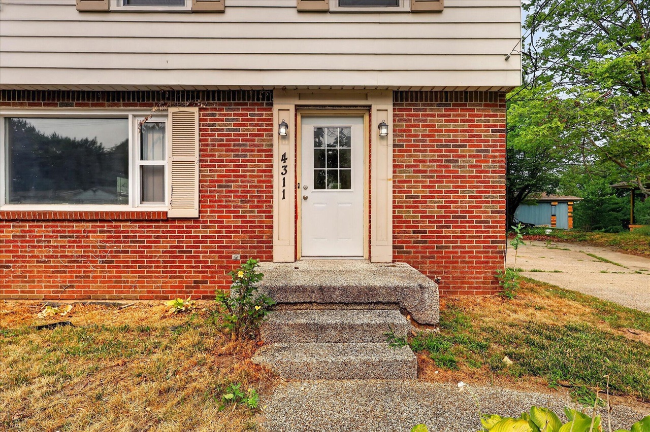 Photo 4 of Single family home for sale at 4311 Curwood Ave, Grand Rapids, MI 49508 | MLS# 70543253 | Listing updated on 2026-09-18