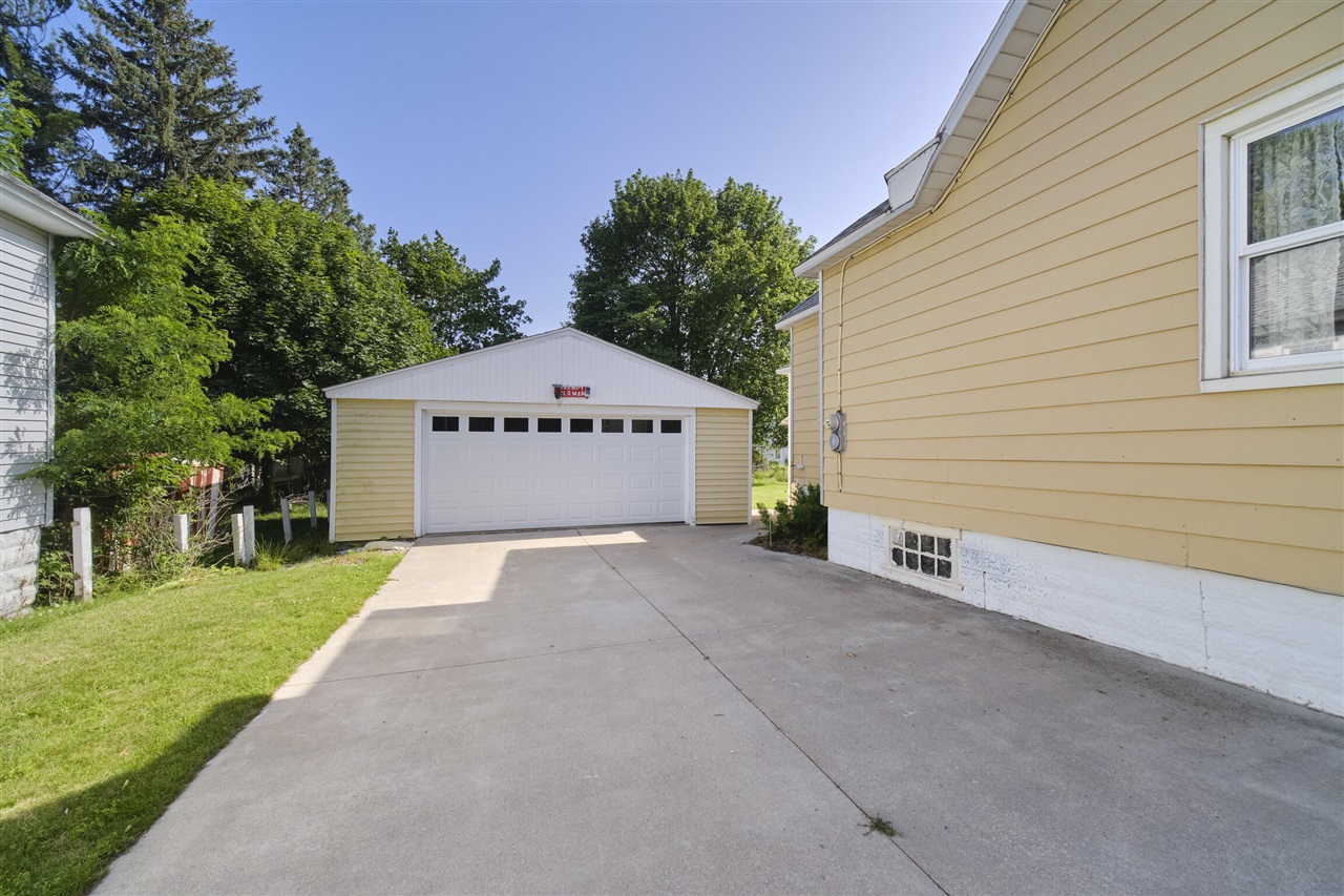 2nd image of 163 Van Buren St, Manistee, MI 49660 | MLS# 70543433