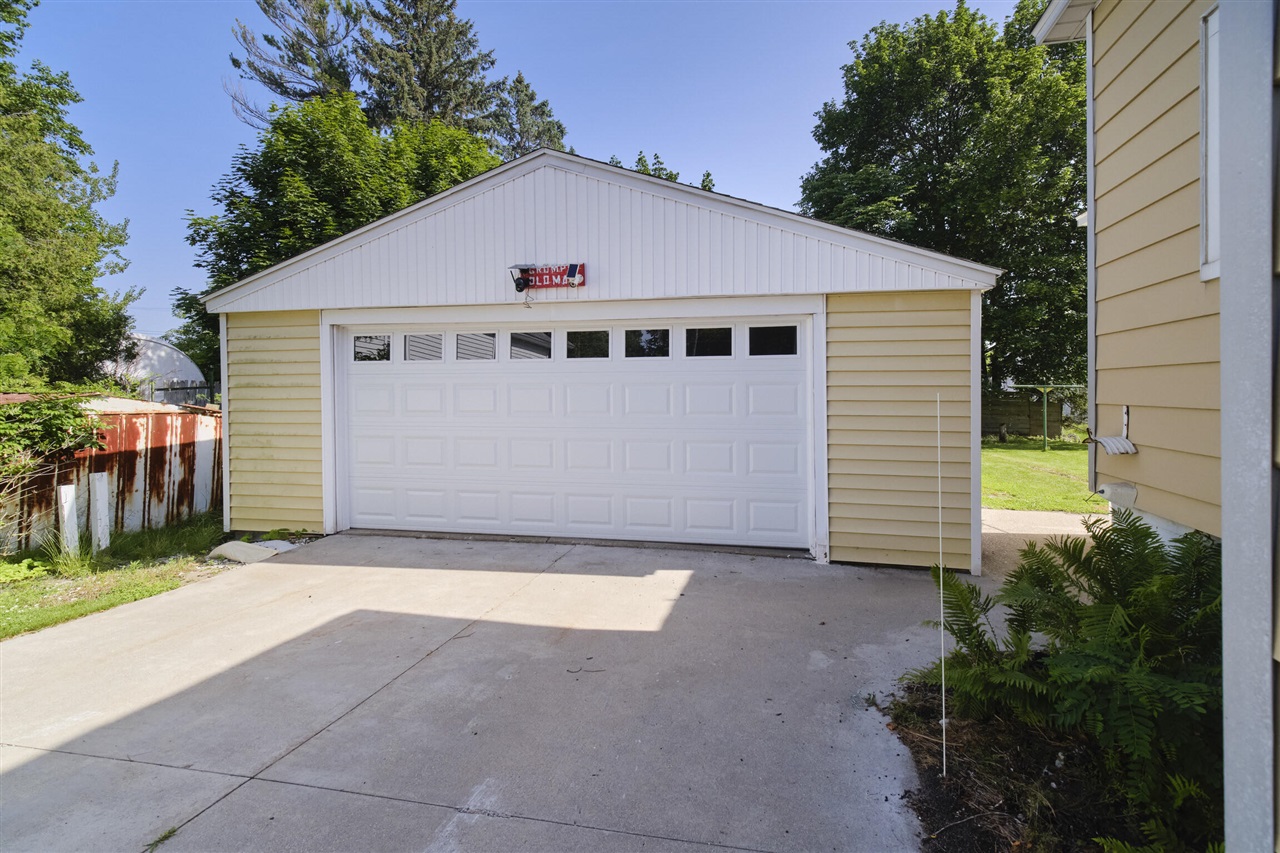3rd image of 163 Van Buren St, Manistee, MI 49660 | MLS# 70543433