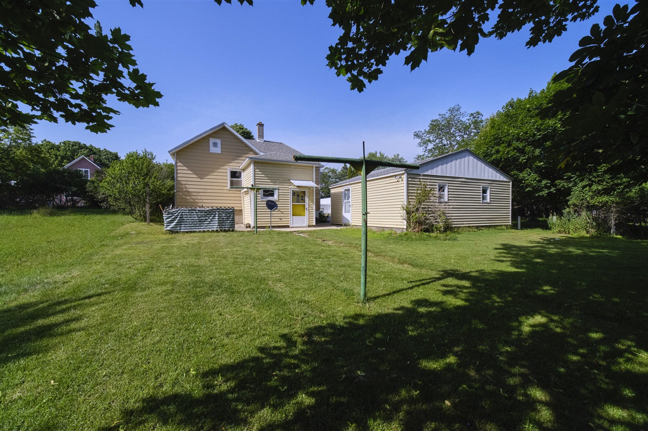 4th image of 163 Van Buren St, Manistee, MI 49660 | MLS# 70543433