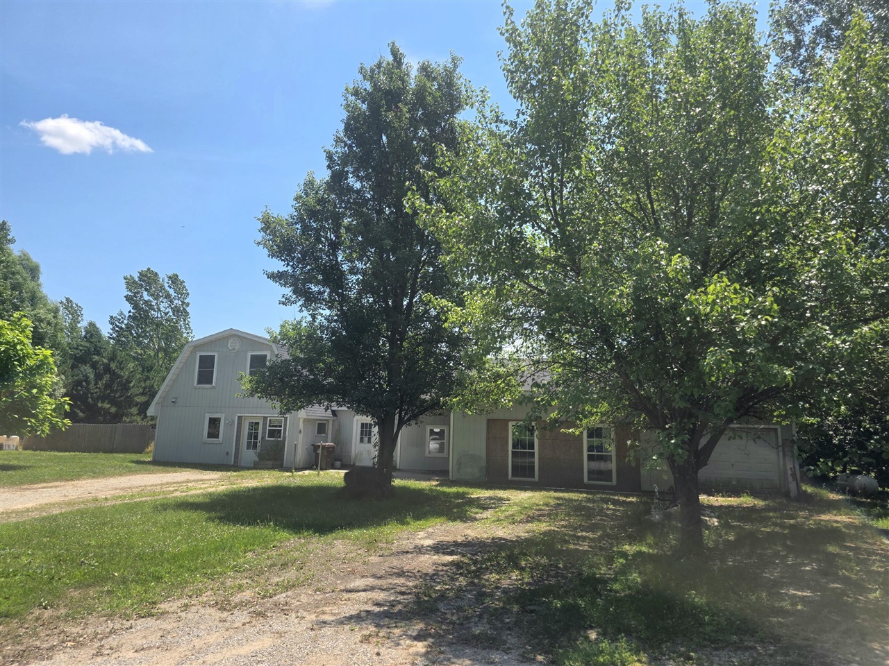 2nd image of 1402 E Deaner Rd, Edmore, MI 48829 | MLS# 70543459