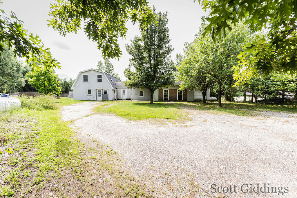 3rd image of 1402 E Deaner Rd, Edmore, MI 48829 | MLS# 70543459