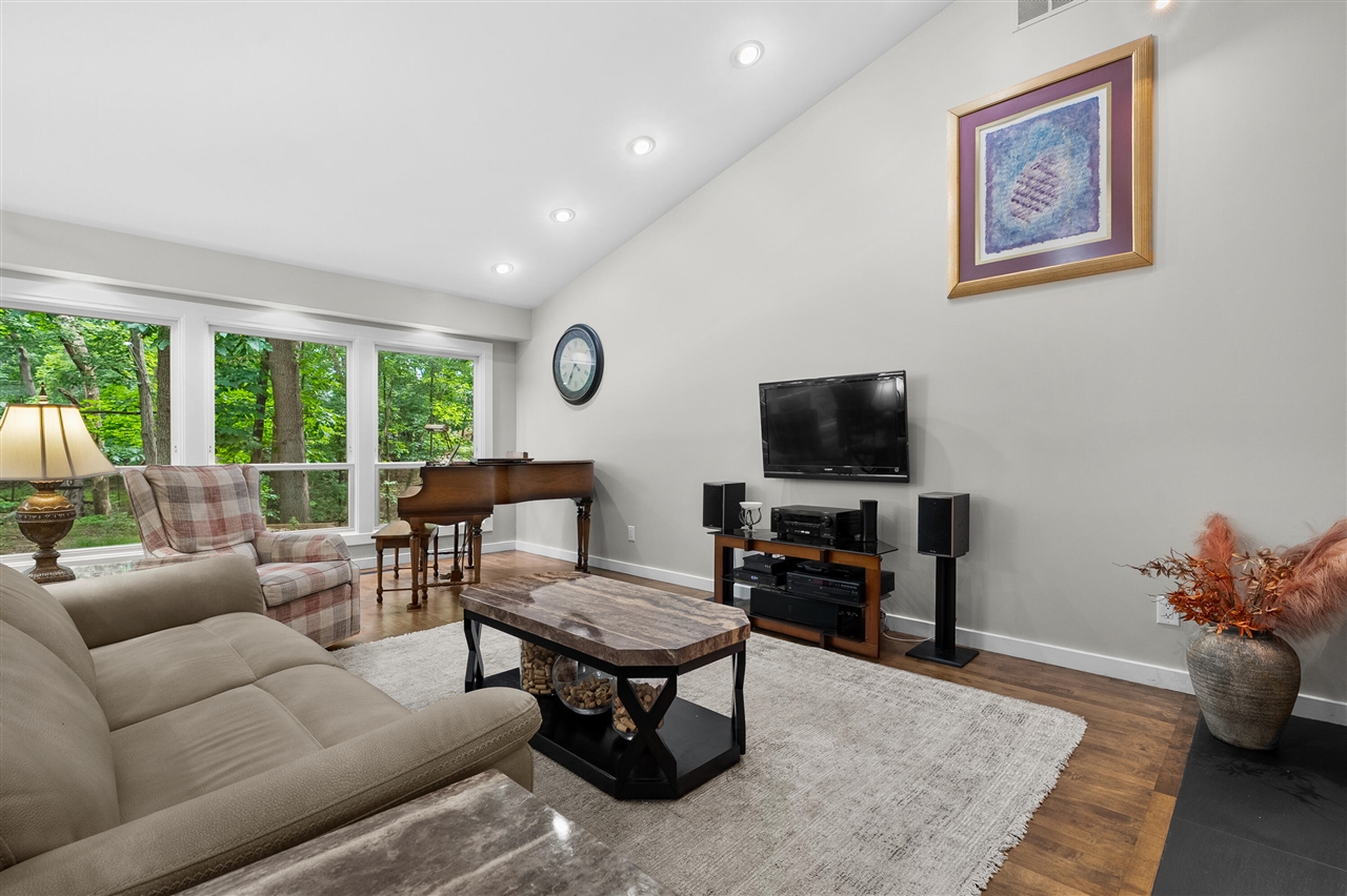 5th image of 3720 Blackberry Ln, Kalamazoo, MI 49008 | MLS# 70543534