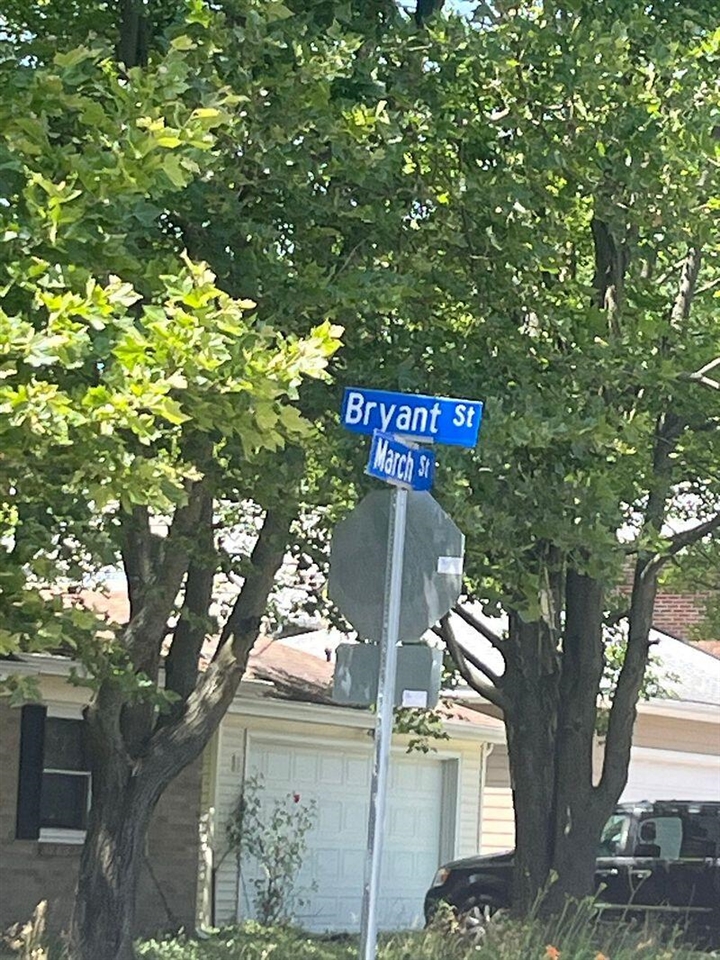2nd image of 1320 Bryant St, Kalamazoo, MI 49001 | MLS# 70543593