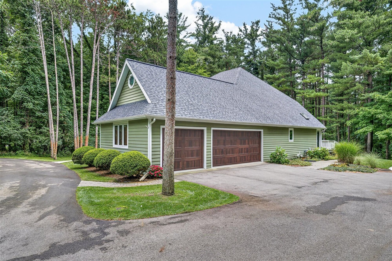 3rd image of 8120 Glenwynd Dr, Kalamazoo, MI 49009 | MLS# 70543600