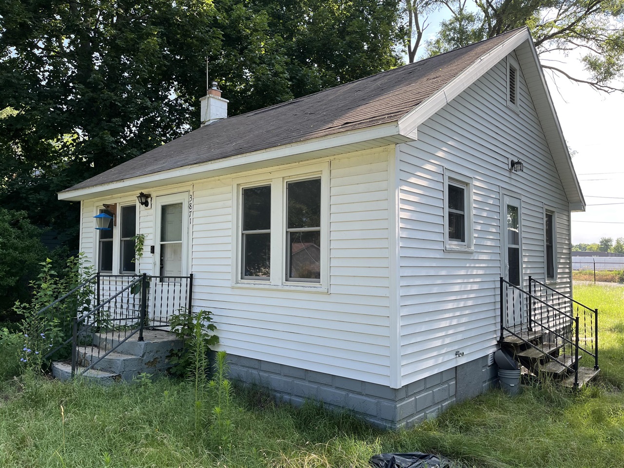 1st image of 3871 Main St, Benton Harbor, MI 49022 | MLS# 70543644
