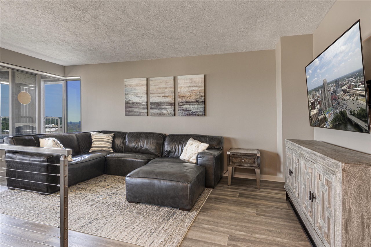 3rd image of 124 Campau Cir, Grand Rapids, MI 49503-2660