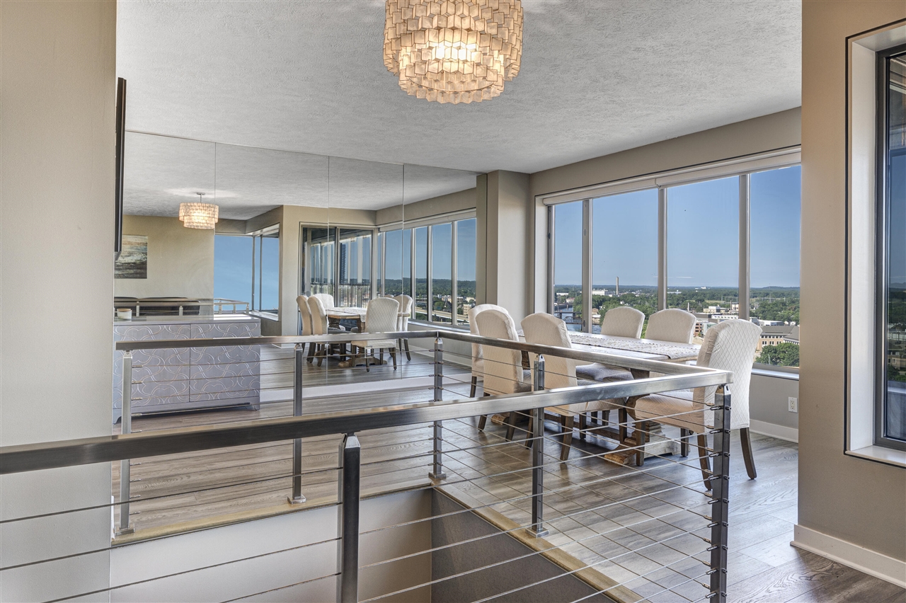 5th image of 124 Campau Cir, Grand Rapids, MI 49503-2660