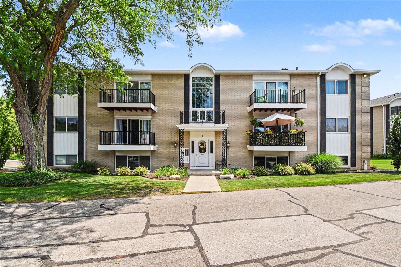 1st image of 2759 Leonard St #C1, Grand Rapids, MI 49504 | MLS# 70543787