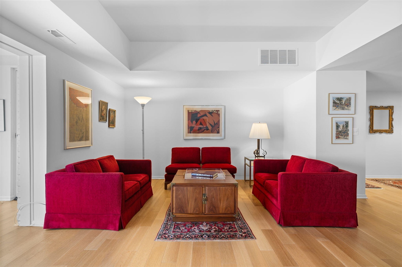 4th image of 2115 Nature Cove Ct #210, Ann Arbor, MI 48104 | MLS# 70543925