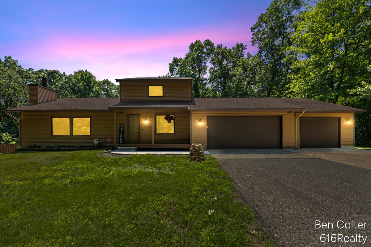 2nd image of 3161 Emberwood Dr, Lowell, MI 49331 | MLS# 70543934